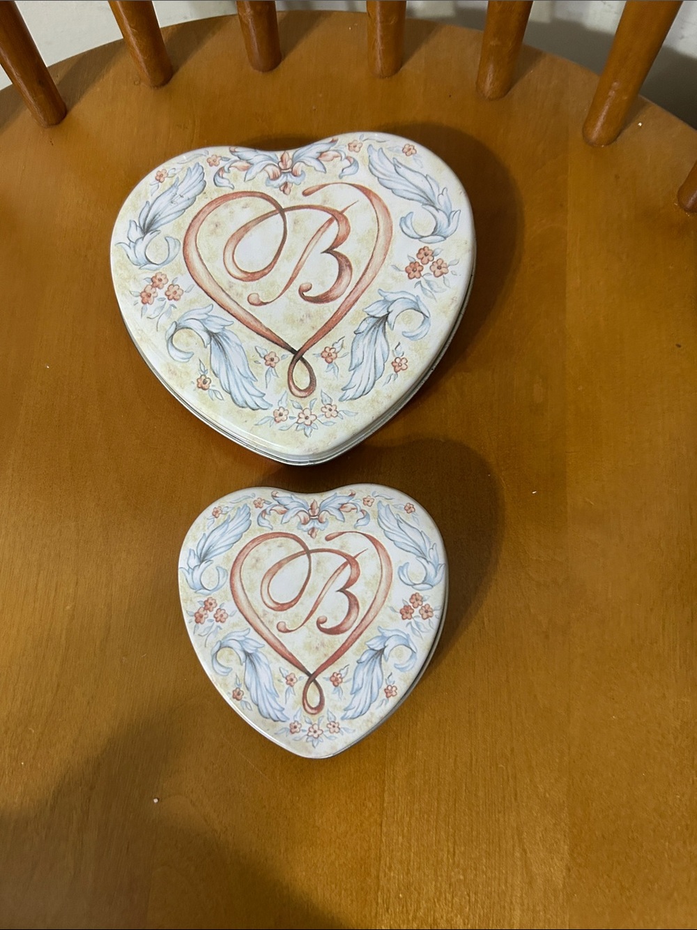Brighton Heart Shaped White Tins with Pink ‘B’ Signage Inscripted on Lid.